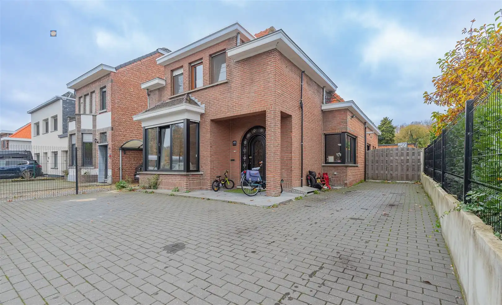 Hoofdfoto van de publicatie: Ruime halfopen woning met grote tuin en 3 slaapkamers