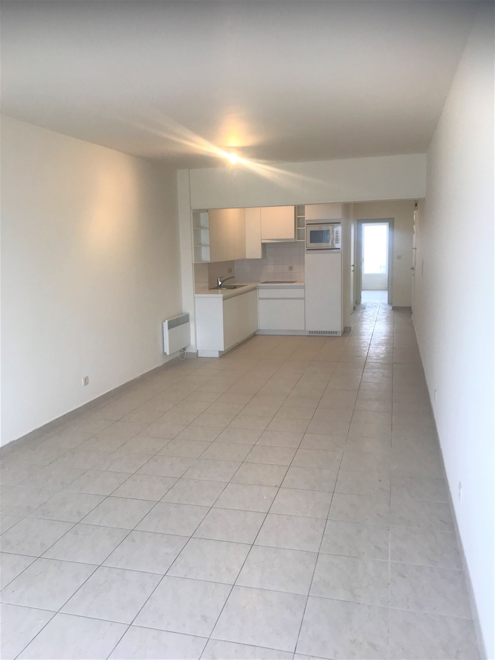 Ongemeubeld appartement met zeezicht foto {{pictureIndex}}