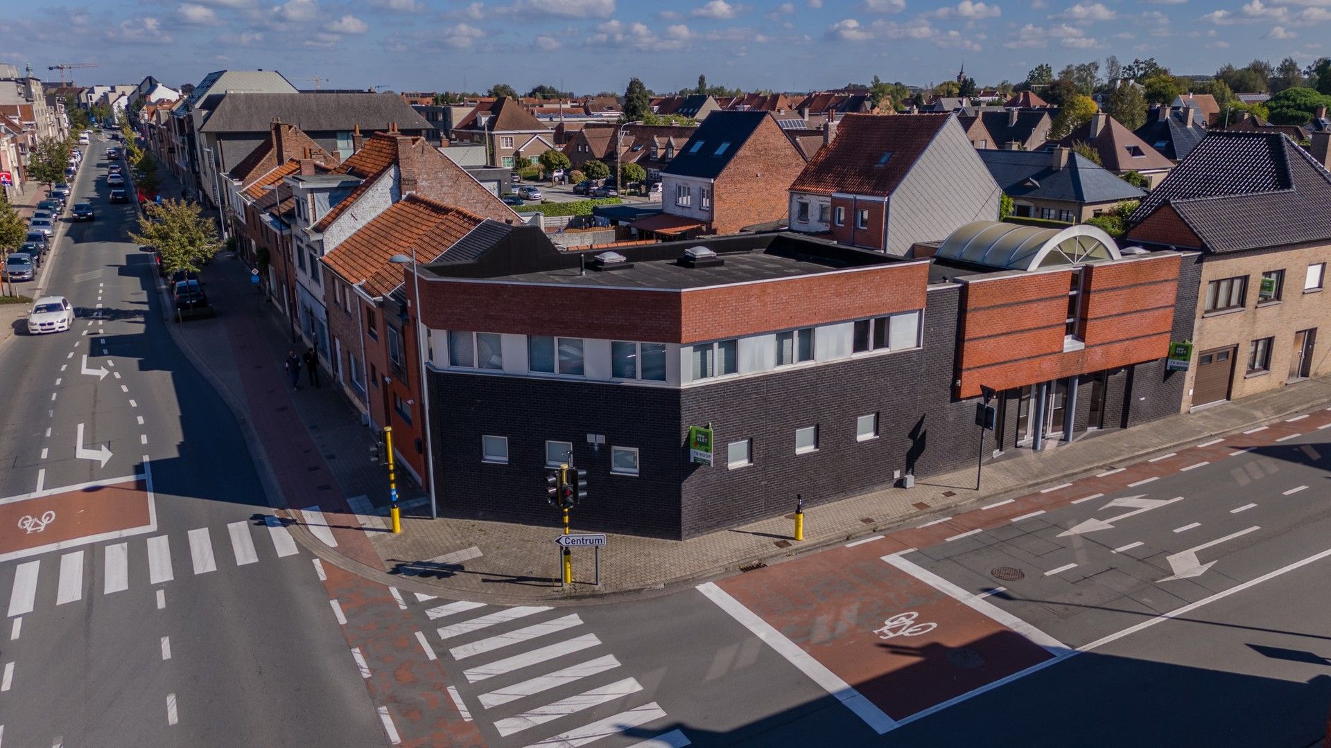 COMMERCIEEL GEBOUW - 214 M² BRUIKBARE RUIMTE foto 6