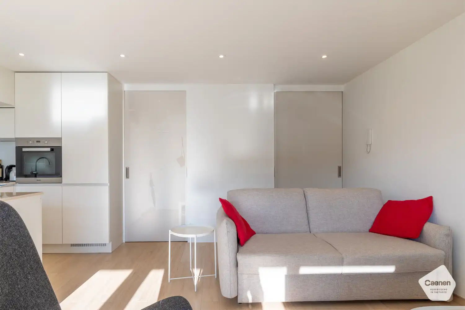 Fantastisch gerenoveerd, zuid-gericht appartement met 1 slaapkamer foto 3