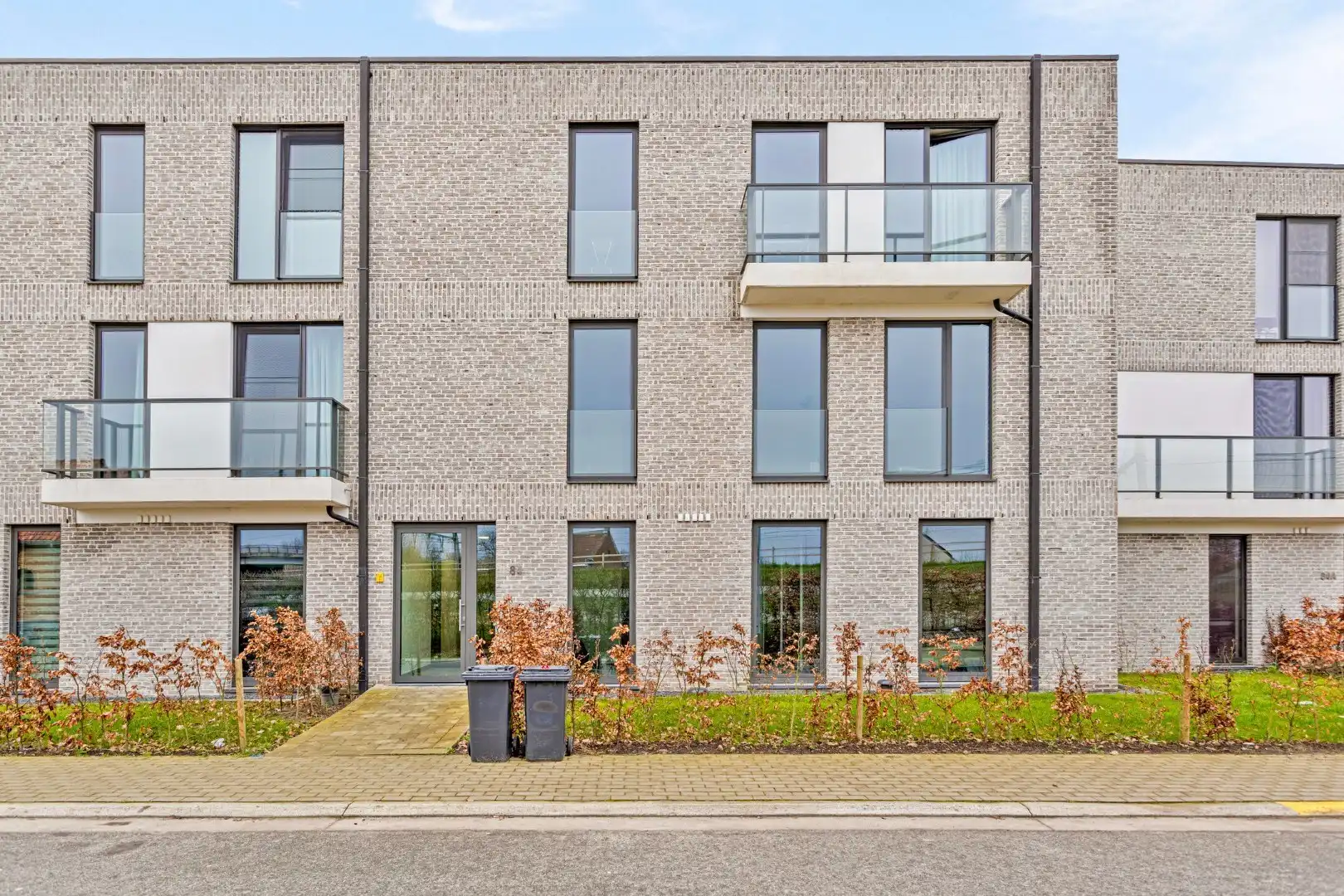 Lichtrijk nieuwbouwappartement met 3 slaapkamers, tuin, terras, kelderberging en 2 autostaanplaatsen - EPC 36 kWh/m² -bewoonbare opp. 115 m²   foto 2