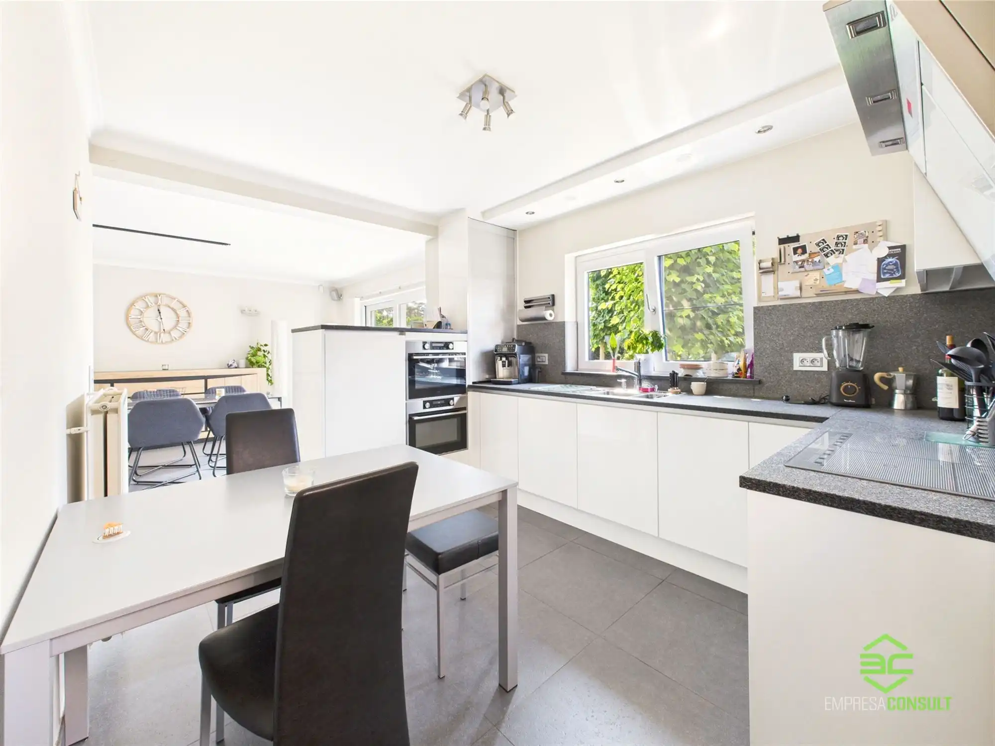 Instapklare gezinswoning met 3 slpk in Linkhout! foto 10