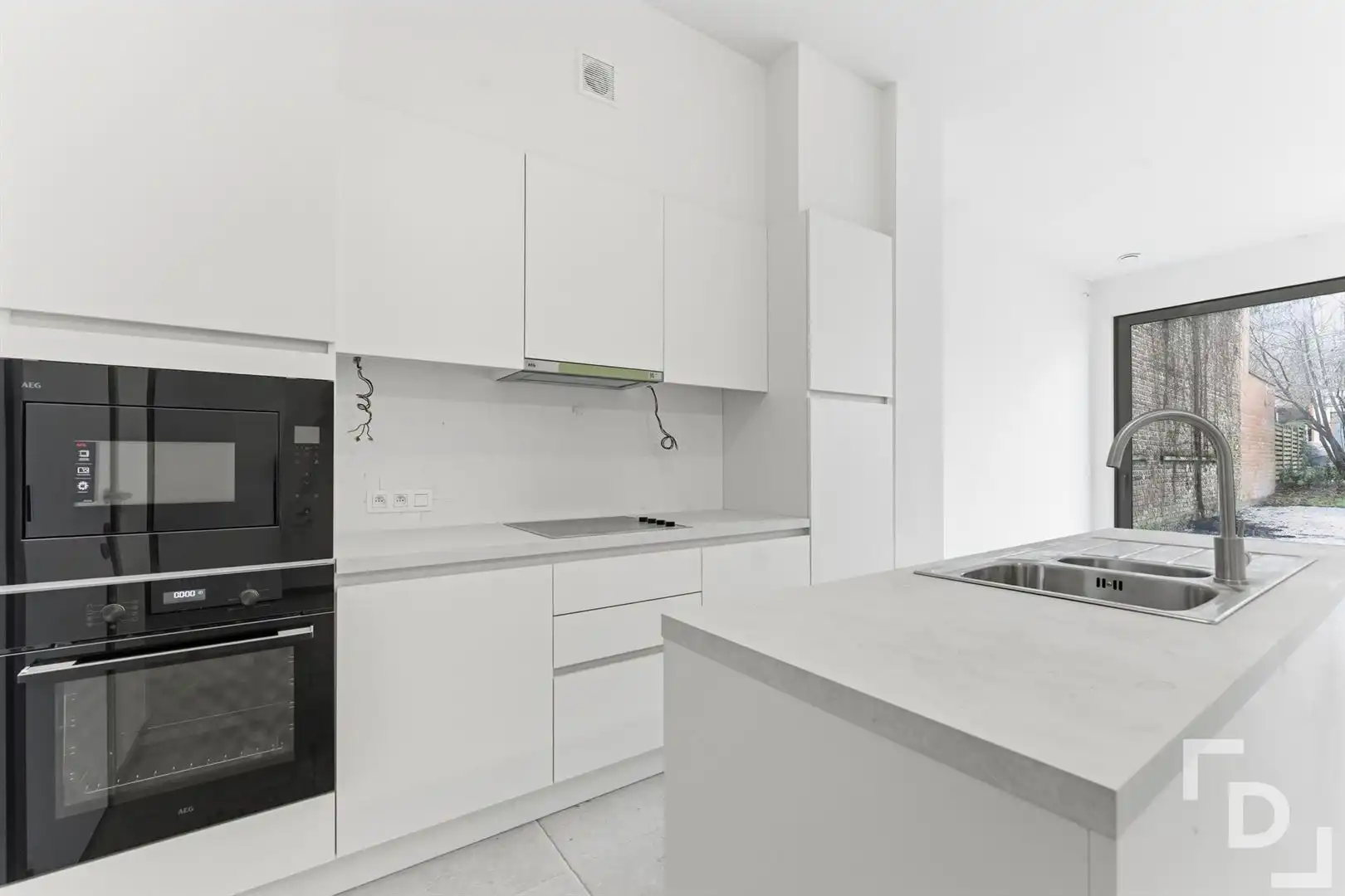 Nieuwbouwappartement met terras en tuin te koop in centrum Ieper. foto 7