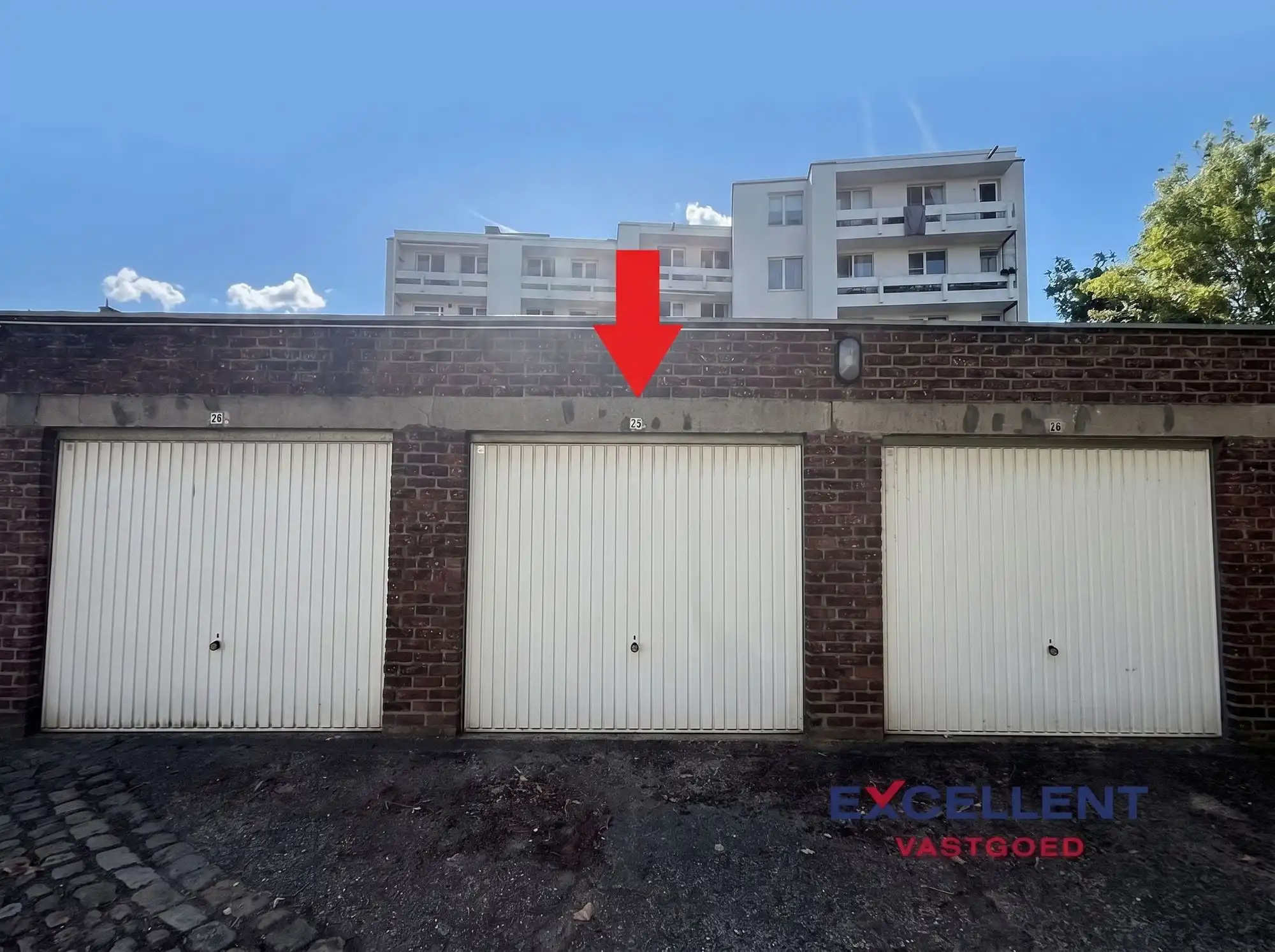 Garagebox te koop centrum Deinze foto {{pictureIndex}}
