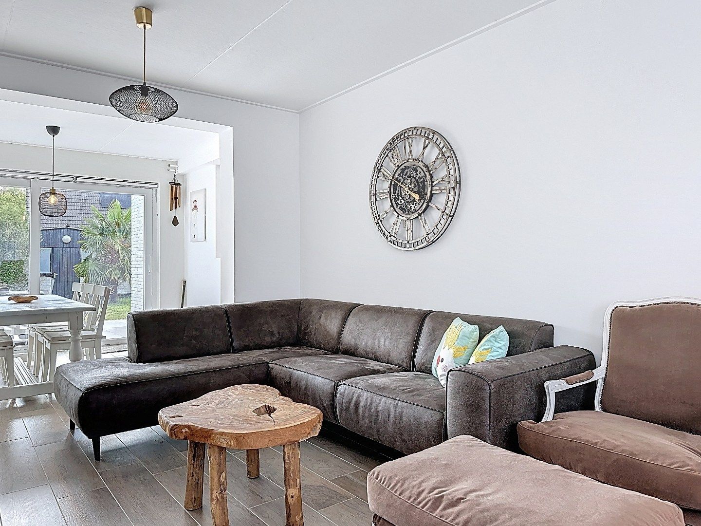 Ruime hoekwoning nabij centrum foto 7