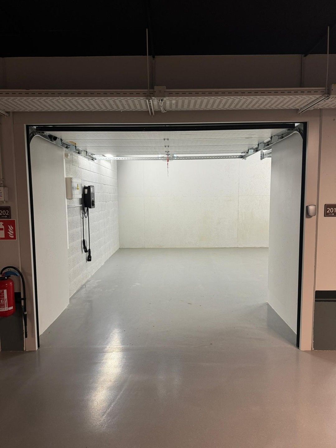 Ruime garagebox te huur onder het Albertplein! foto 5