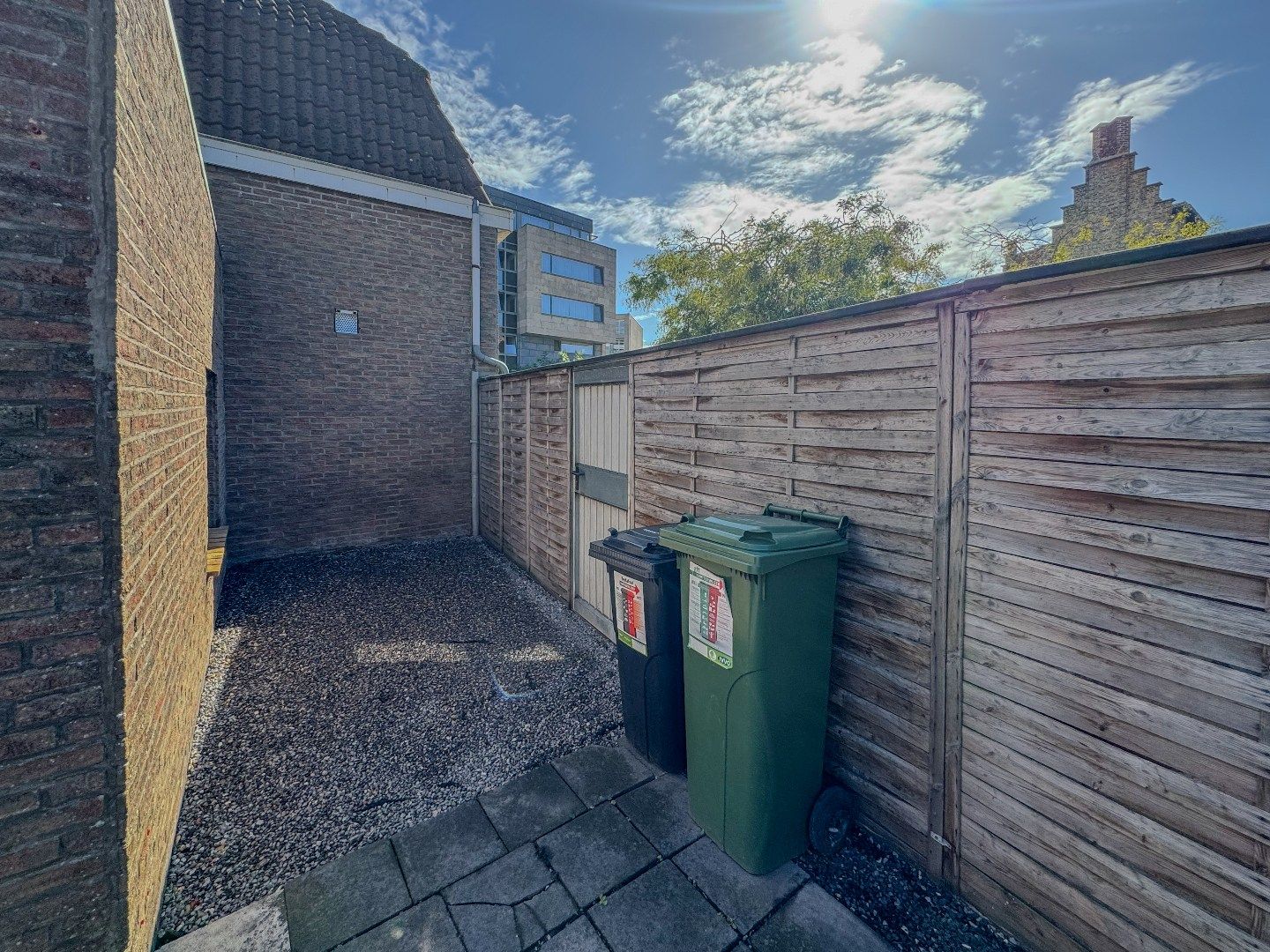 Hoekwoning met 2 slaapkamers en koertje. foto 6