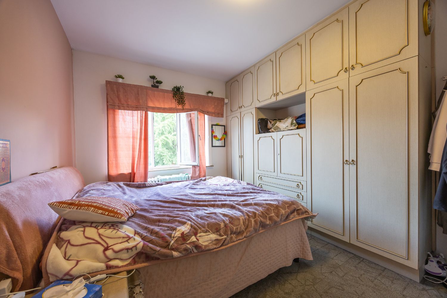 Ruim appartement met 5 garages foto 11
