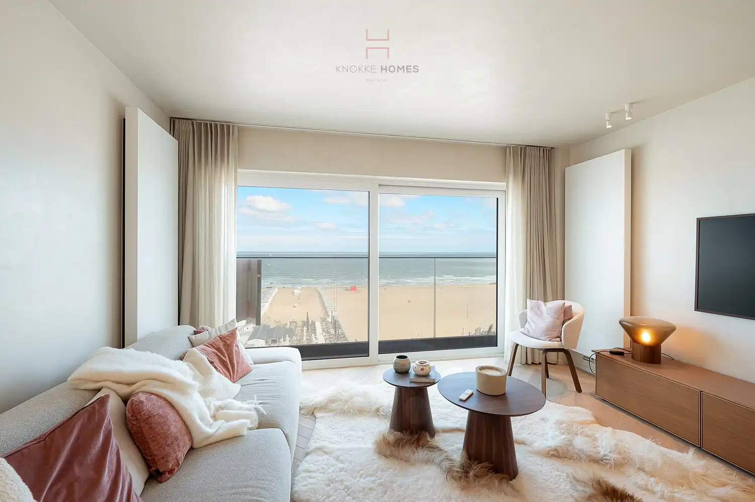 Stijlvol gerenoveerd appartement op het Rubensplein met een prachtig frontaal zicht op zee foto 3