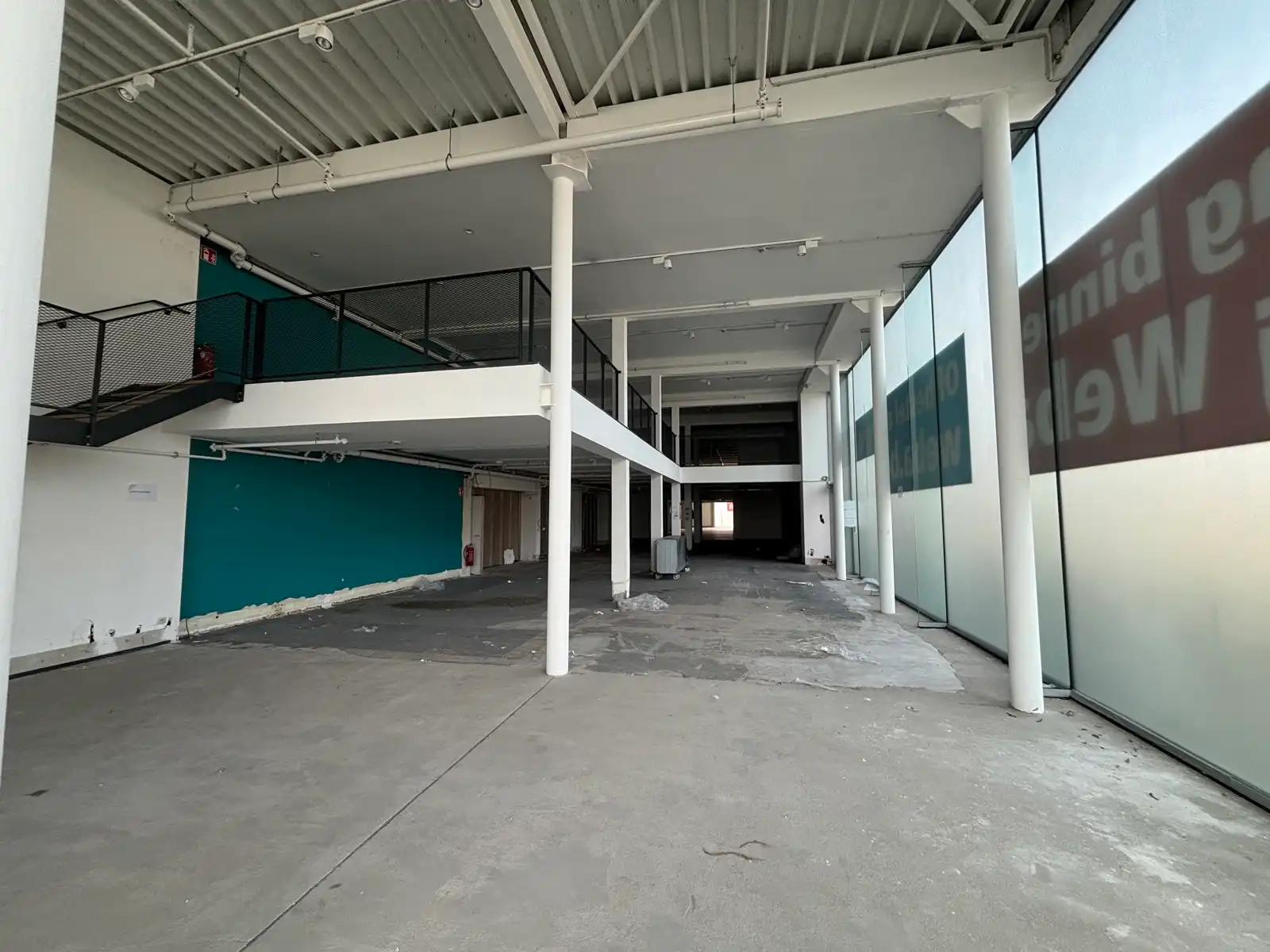 Handelsruimte 829 m² te huur naast WEBA Tongeren foto 2