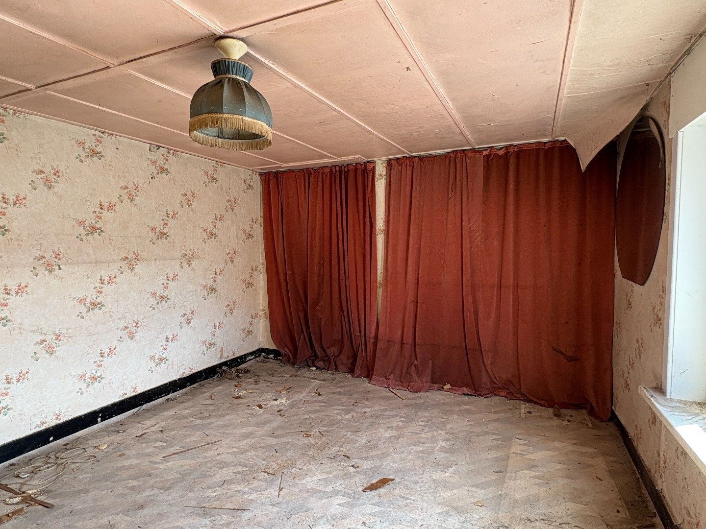 Grote te renoveren woning met zijdeur op 295 m² foto 20