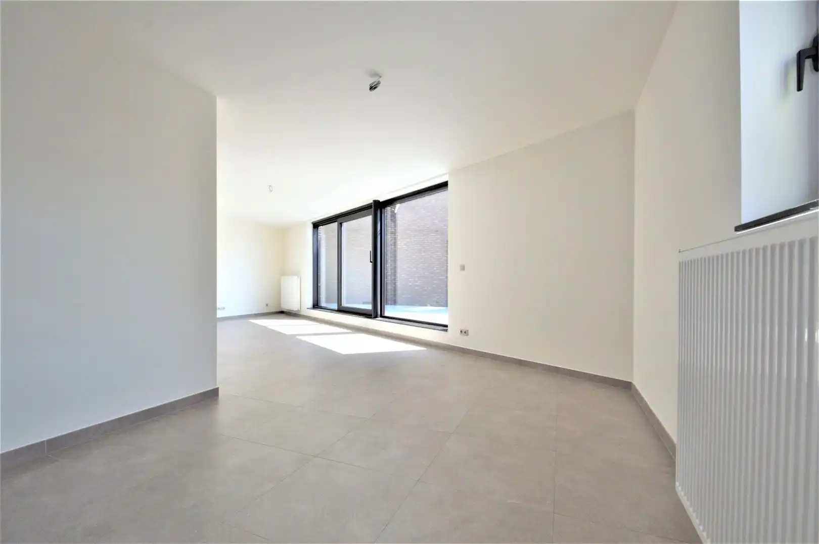 Prachtige nieuwbouw woning half open bebouwing foto 11