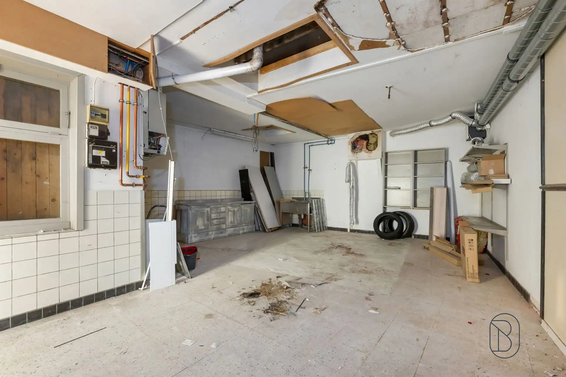 Handelspand met ruime woonst, garage en leuk terras foto 7