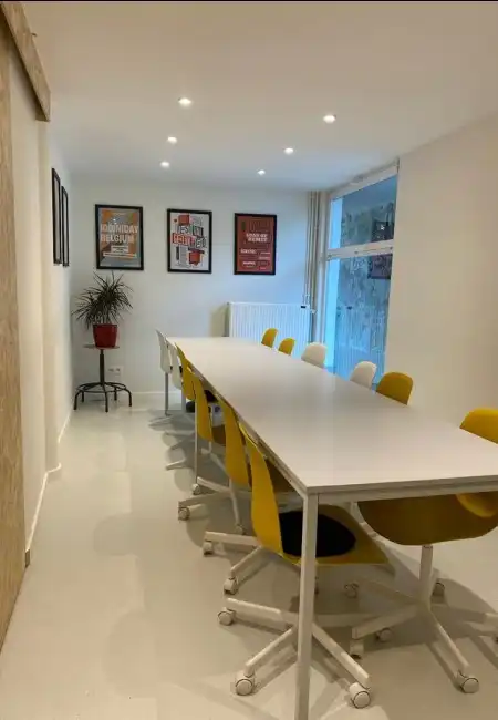 Ruime handelszaak (+/- 121 m²) op een goede en centrale locatie te Berchem! foto 8