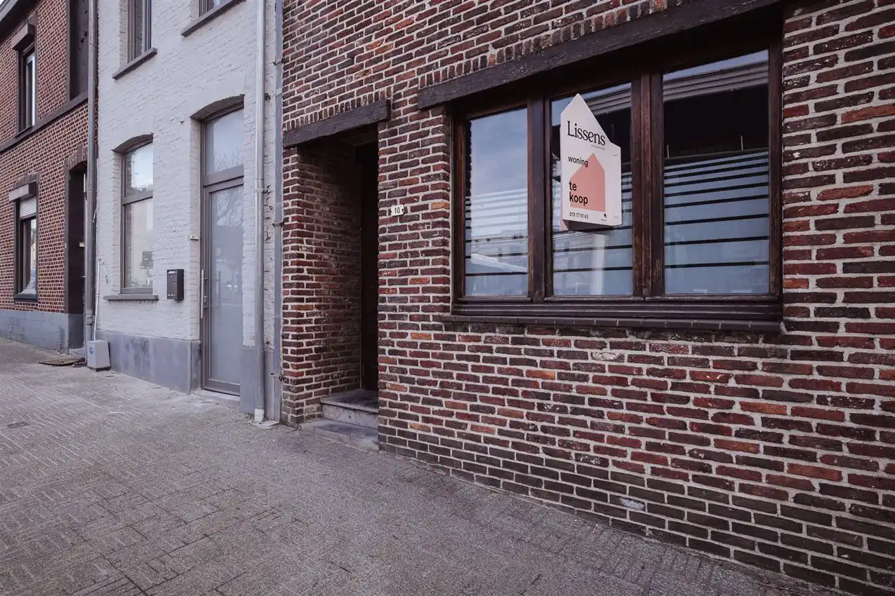 Op te frissen rijwoning in het centrum foto 3