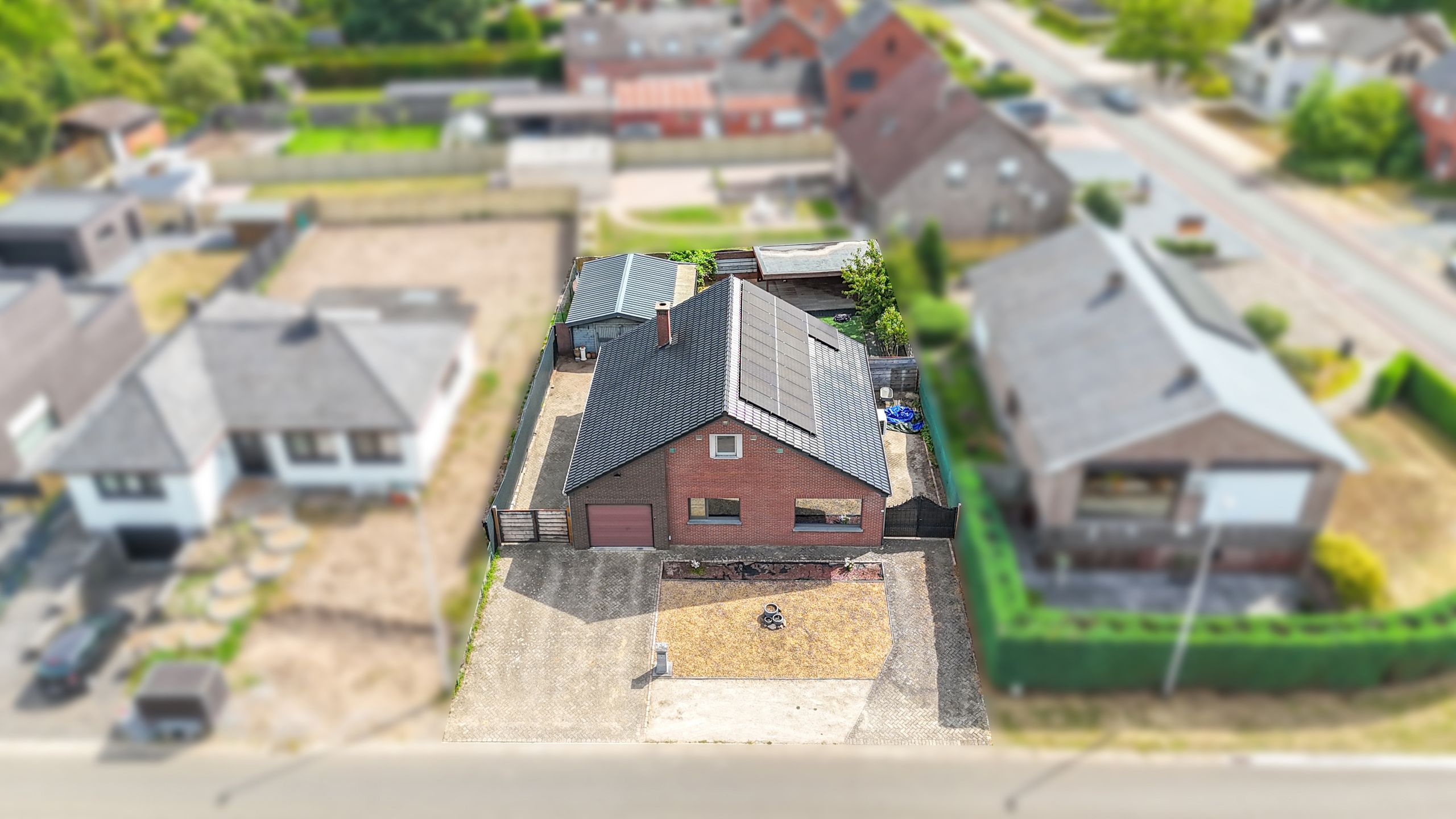 Instapklare gezinswoning met 4 slpks en mooie verzorgde tuin foto 28