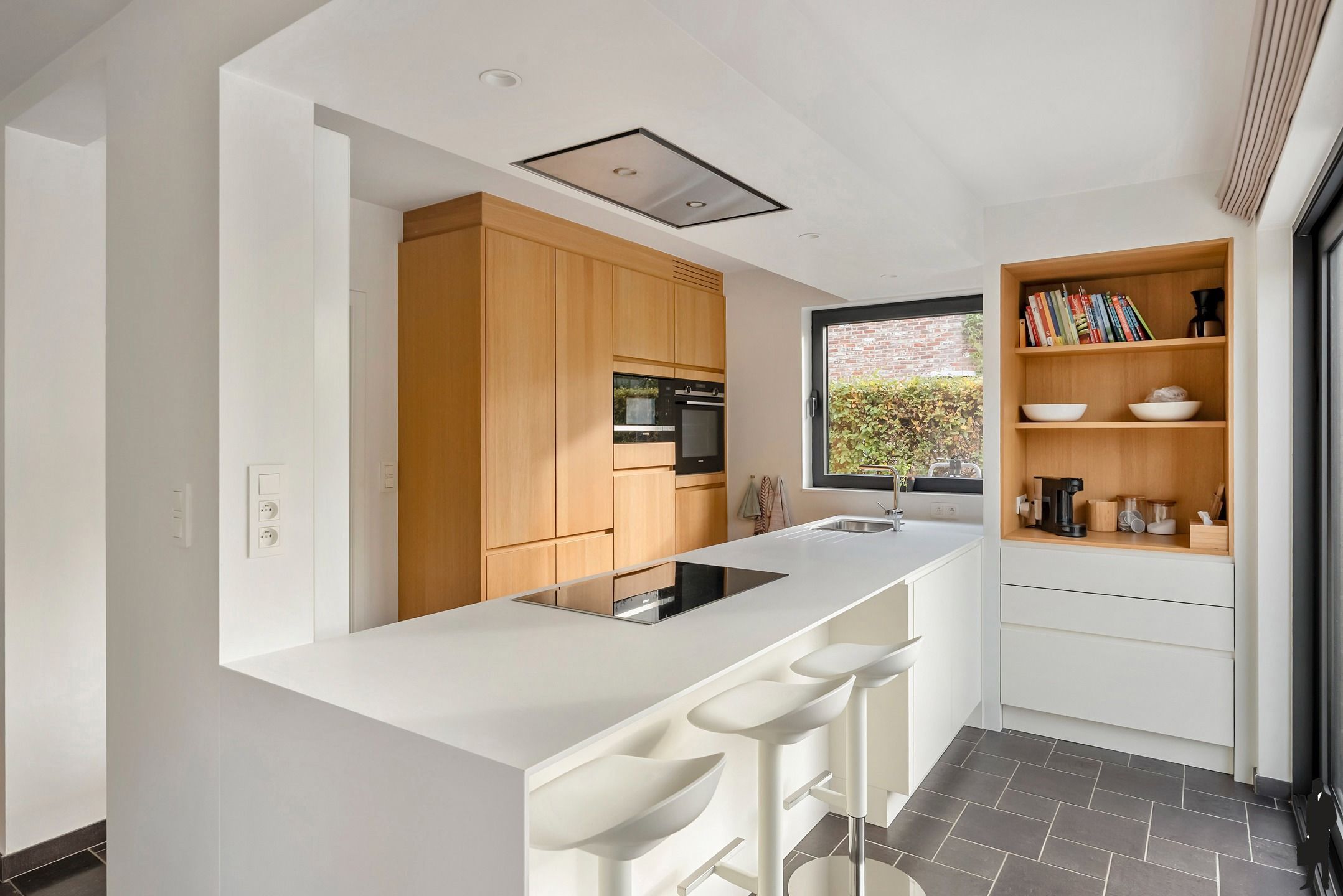 Rustig gelegen en energiezuinige woning met 4 slks op 1.280 m² foto 11