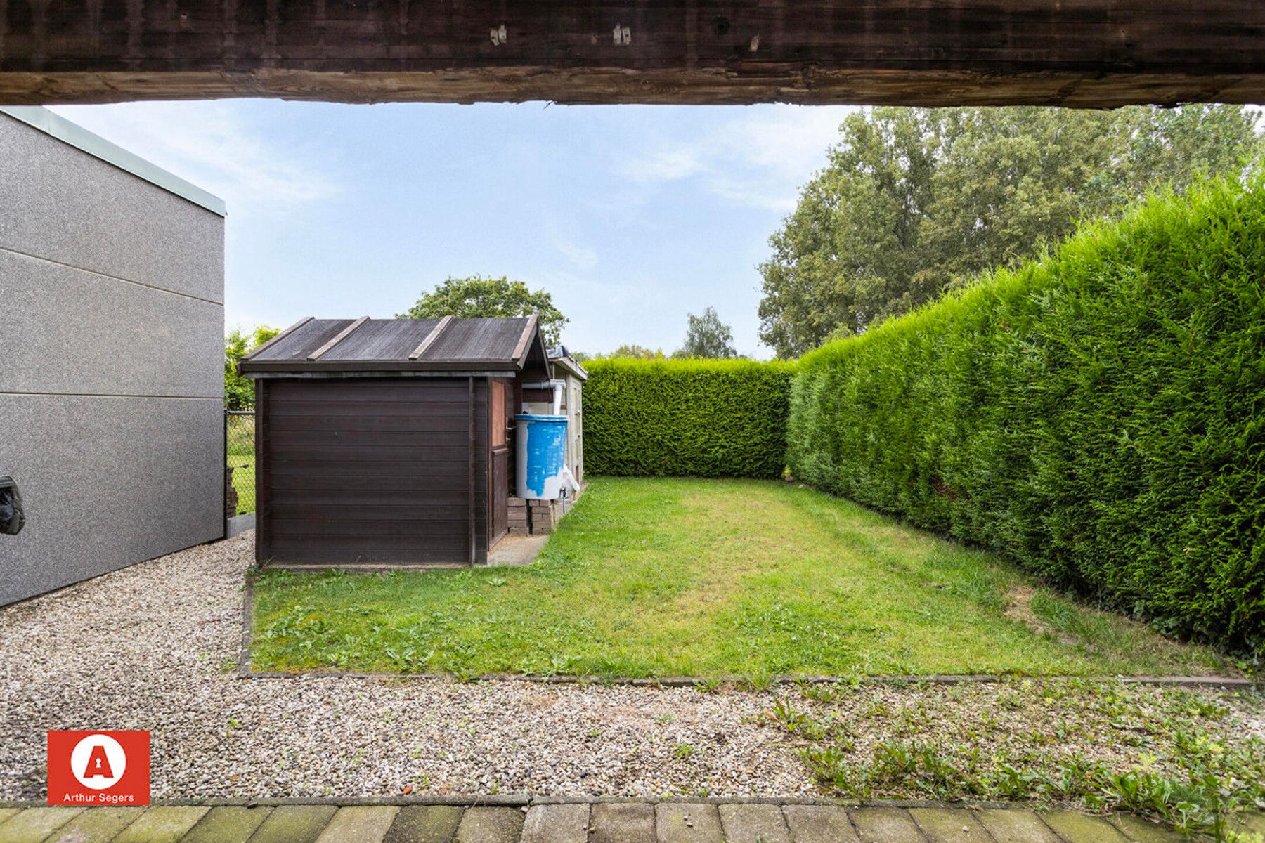 Gelijkvloers appartement met autostaanplaats, terras en tuin foto 15