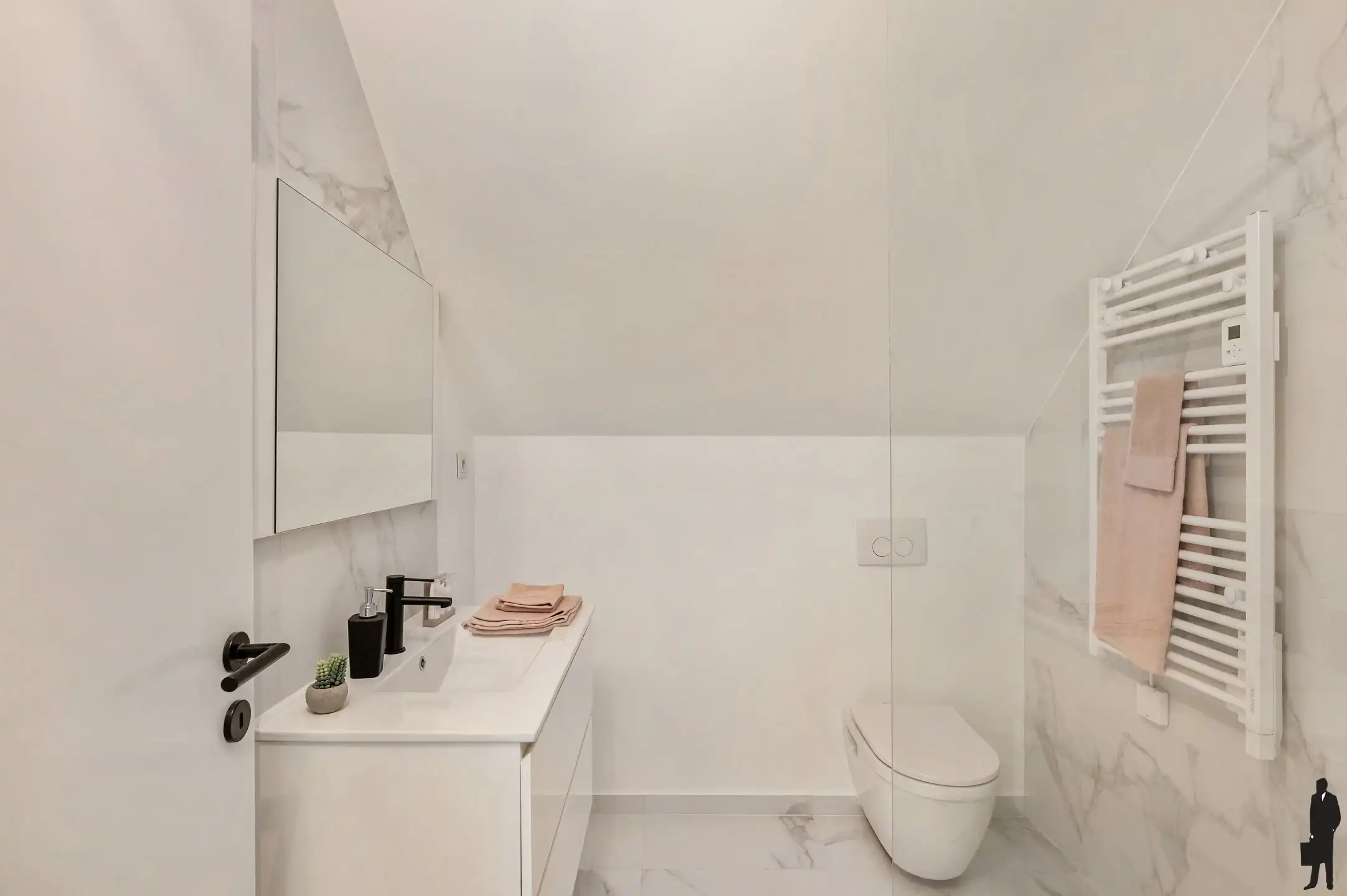 Gerenoveerde woning op ca. 520m2 met 3 slaapkamers en bureau foto 19