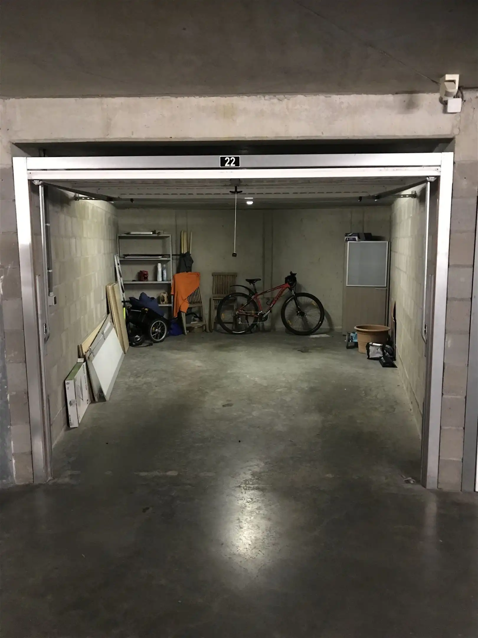 Gelijkvloers 2-slaapkamerappartement met een tuin foto 12