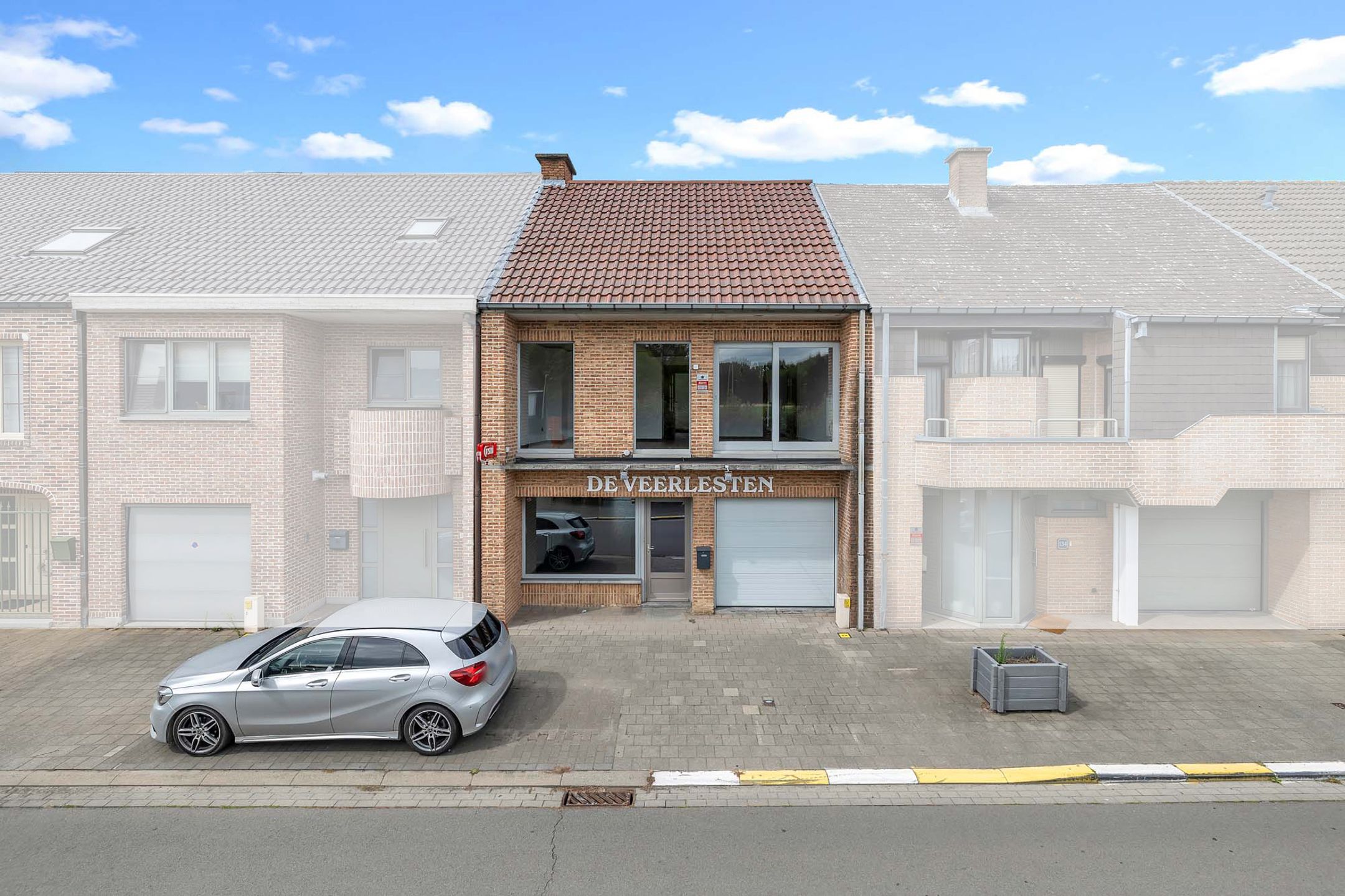 Ruime op te frissen woning met diverse mogelijkheden foto {{pictureIndex}}