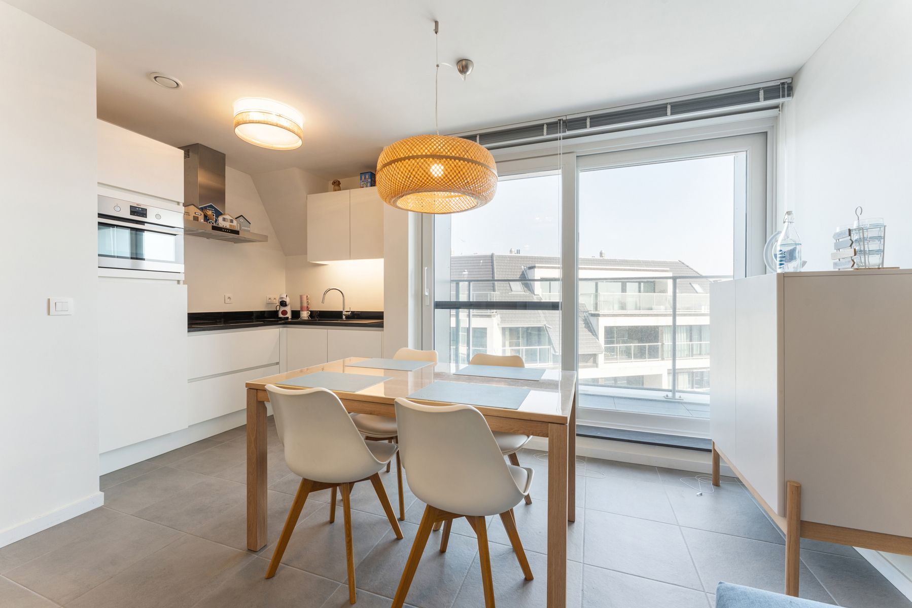 Recent appartement met autostaanplaats en berging foto 3