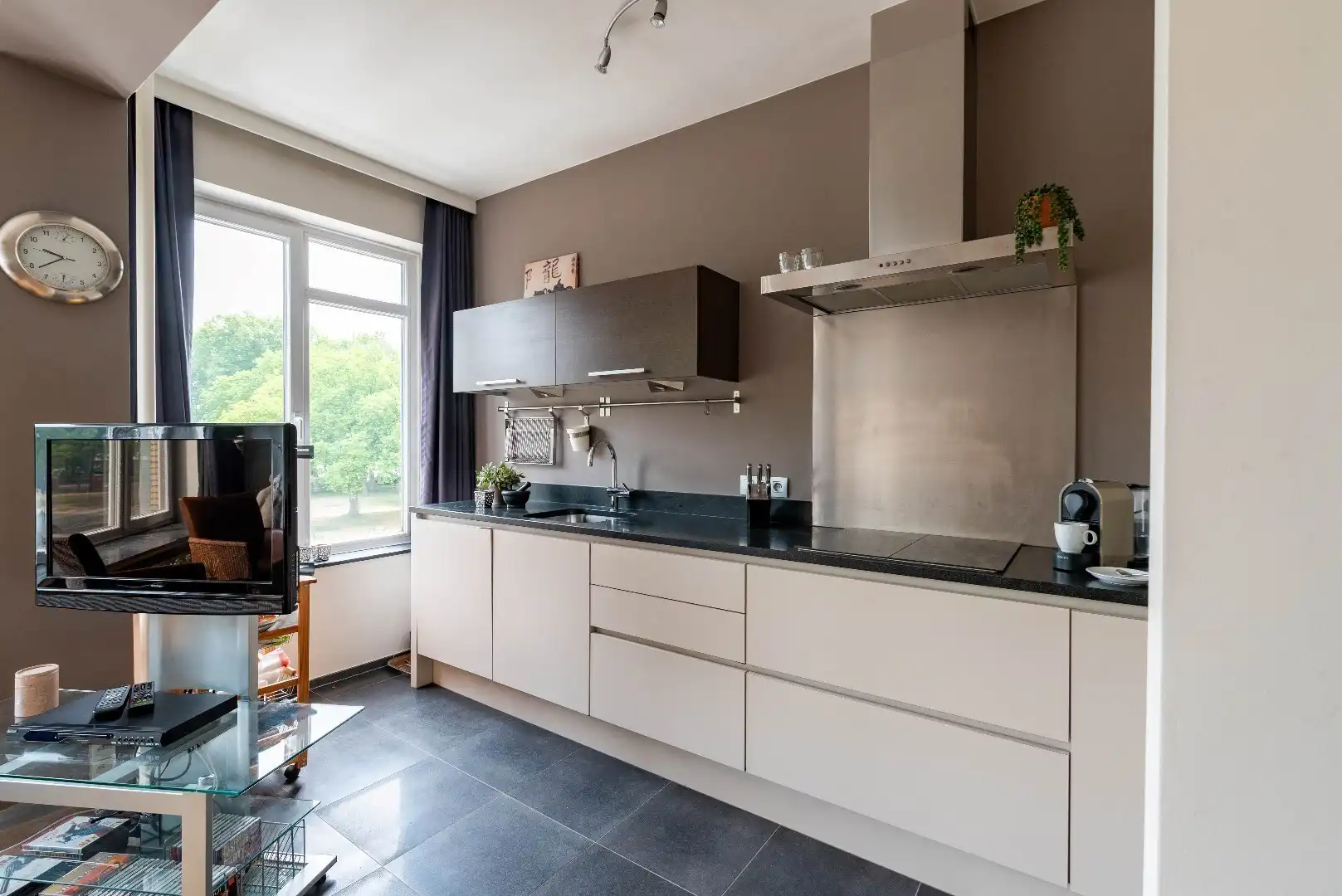 Gemeubeld 1-slaapkamer appartement foto 5