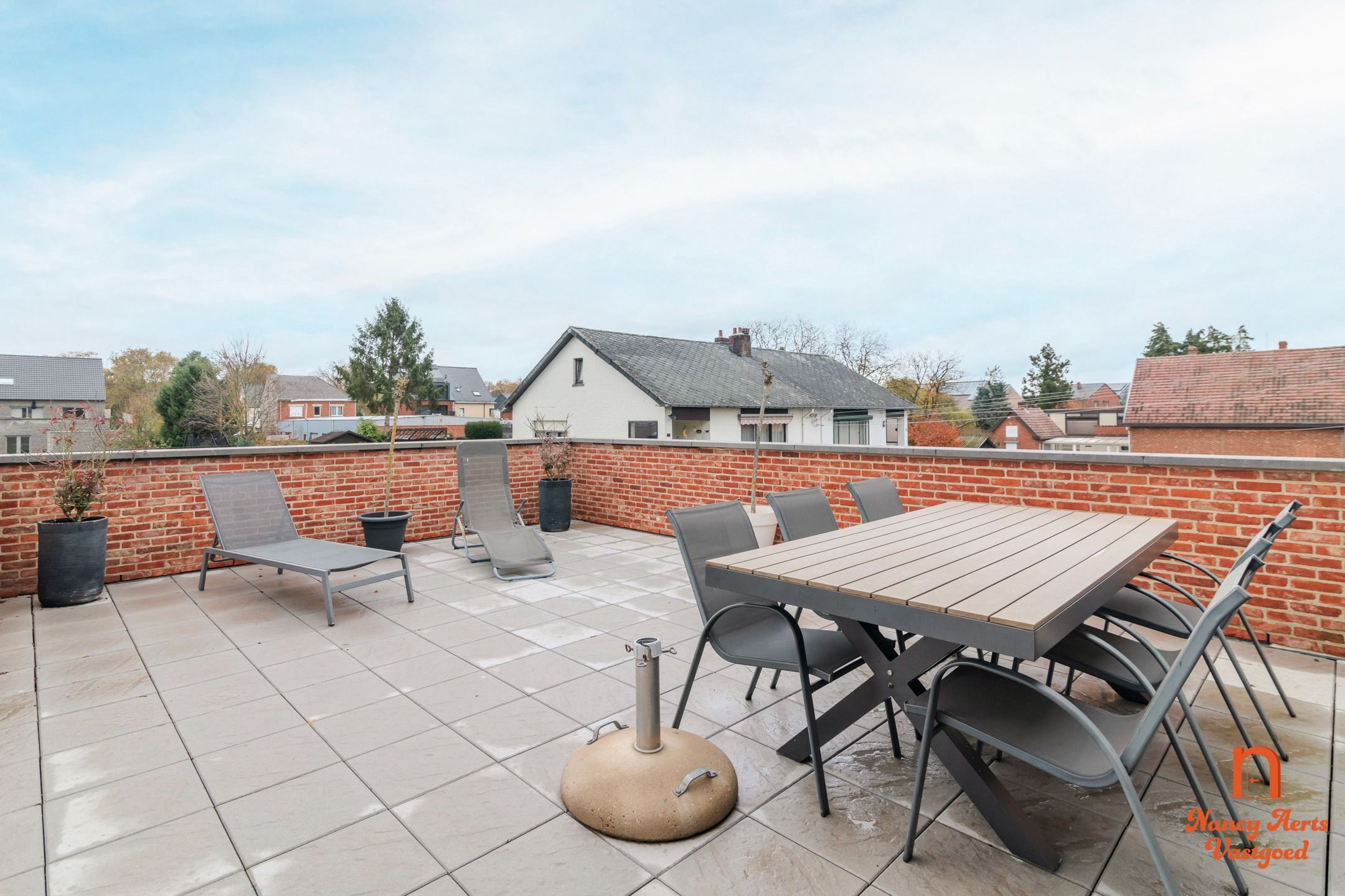 Lichtrijk duplexappartement met ruim terras en eigen ingang foto 3