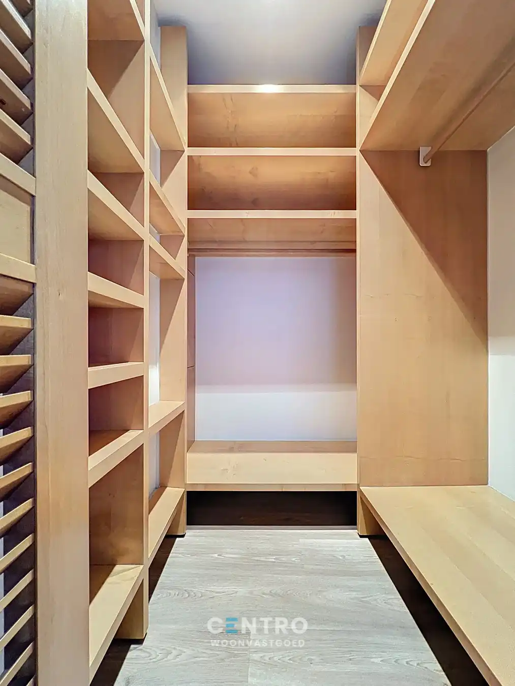 Appartement op AAA-locatie: ruim (127m²), ZONNIG doorloopappartement op de Grote markt (o.a. 2 slpk, dressing, 2 badk, 2 terrassen). foto 23