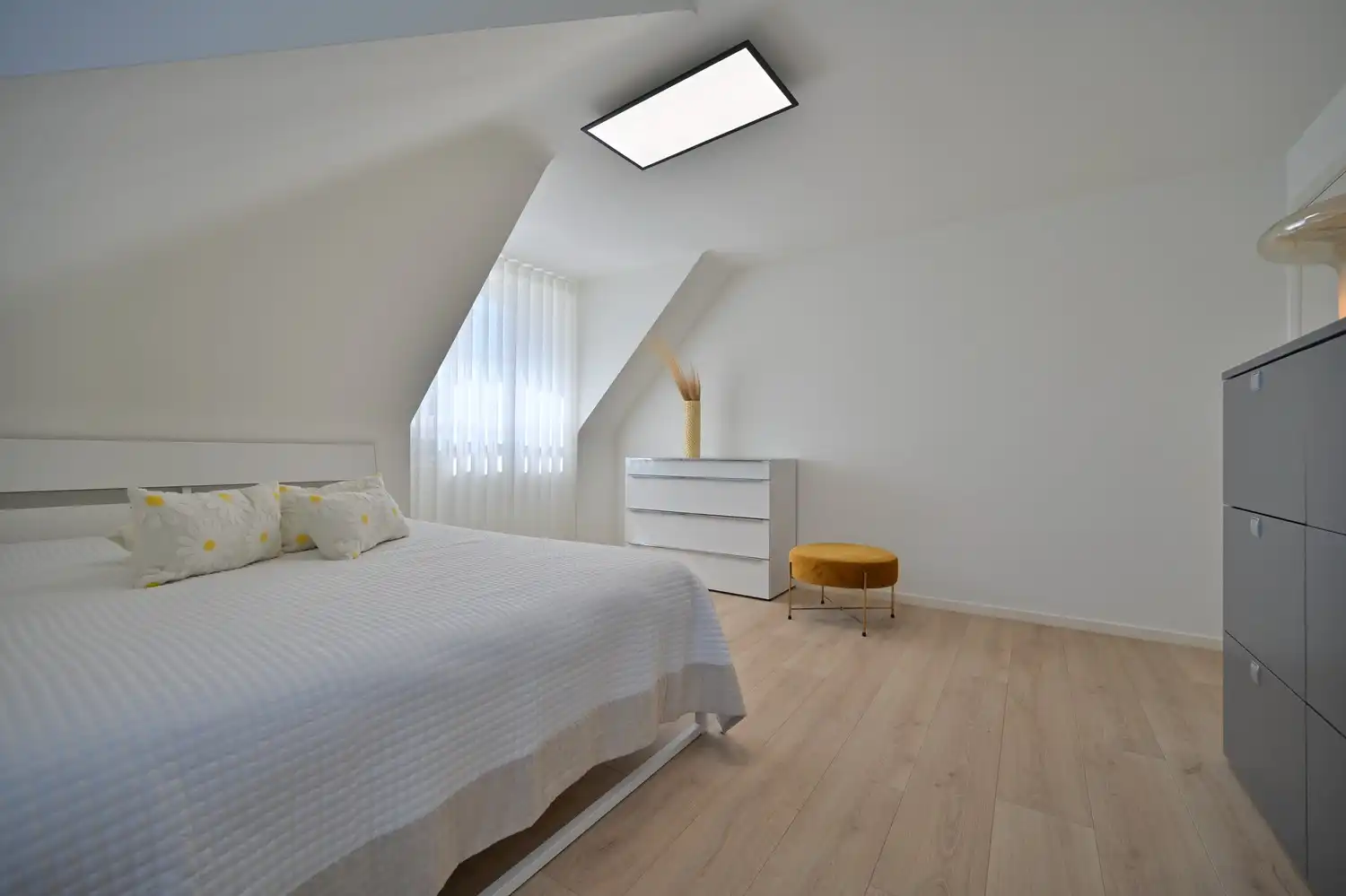 Exclusieve, gerenoveerde villa op toplocatie in residentieel Neerharen foto 28