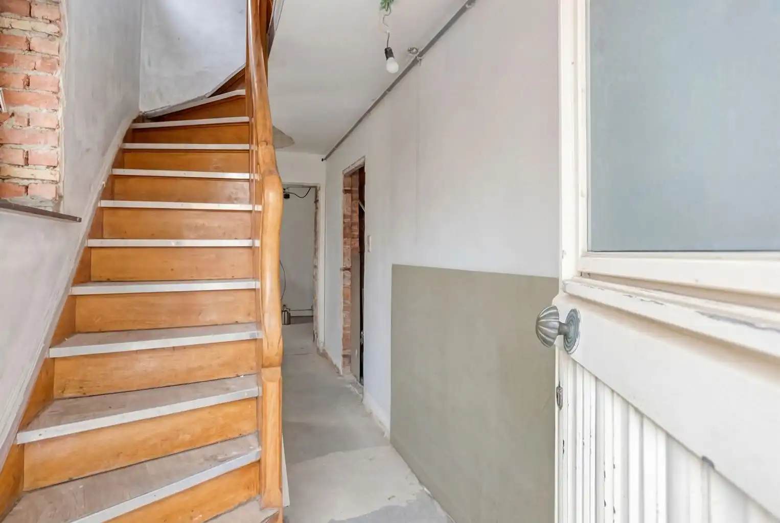 Te renoveren hoekwoning met tal van mogelijkheden, gelegen op een absolute toplocatie in het hart van het historisch stadscentrum van Bree.  foto 3