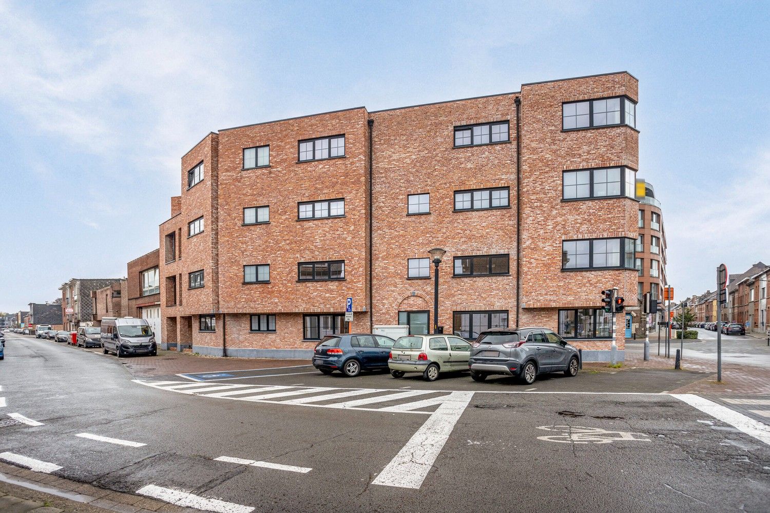 Instapklaar appartement met 2 slaapkamers en lift. foto 2