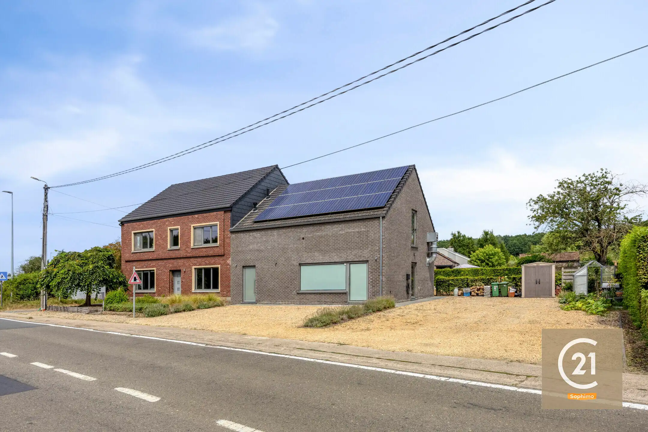 Woning met handelsruime op een strategische locatie foto {{pictureIndex}}