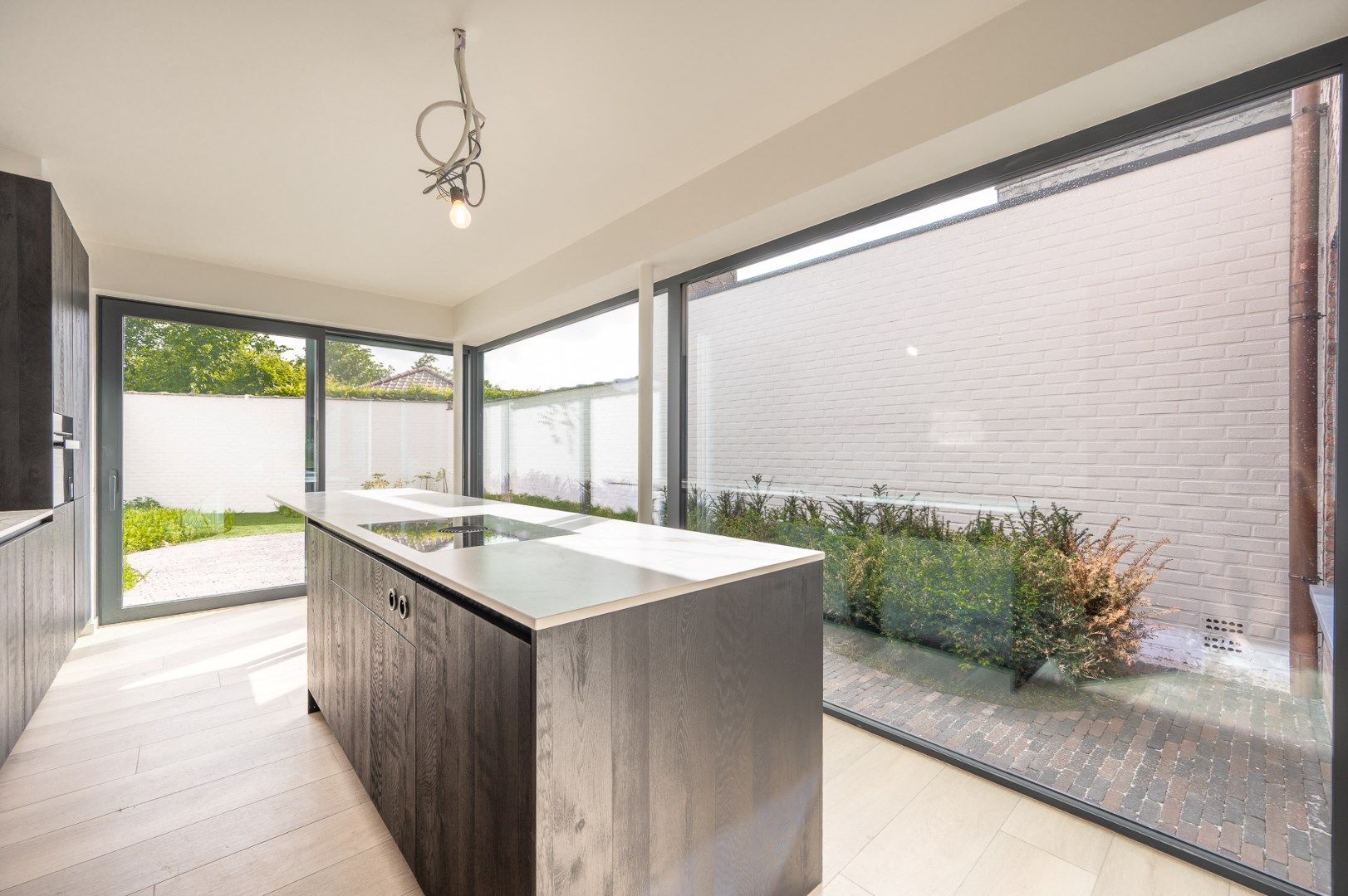 Prachtig afgewerkte woning, zeer rustig gelegen nabij het centrum foto 3