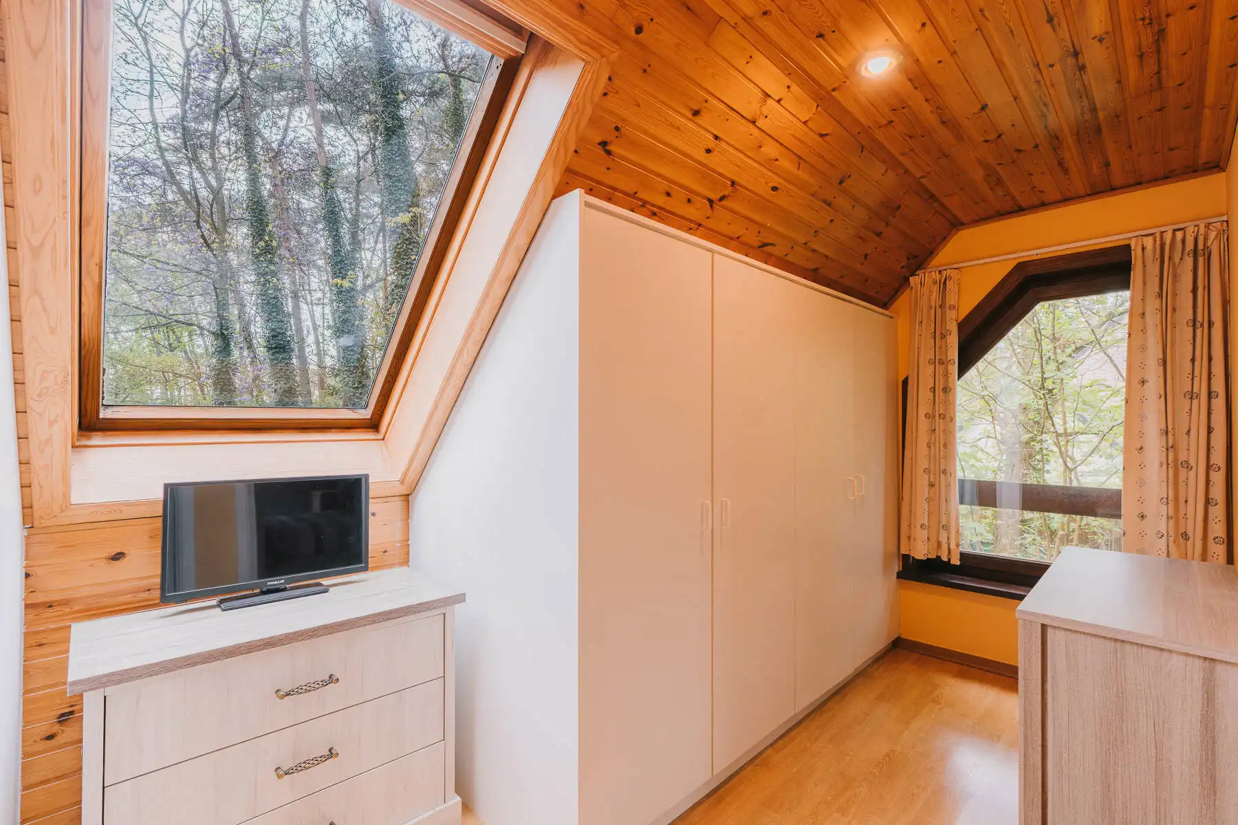Karaktervolle woning op een uniek perceel in het groen foto 18