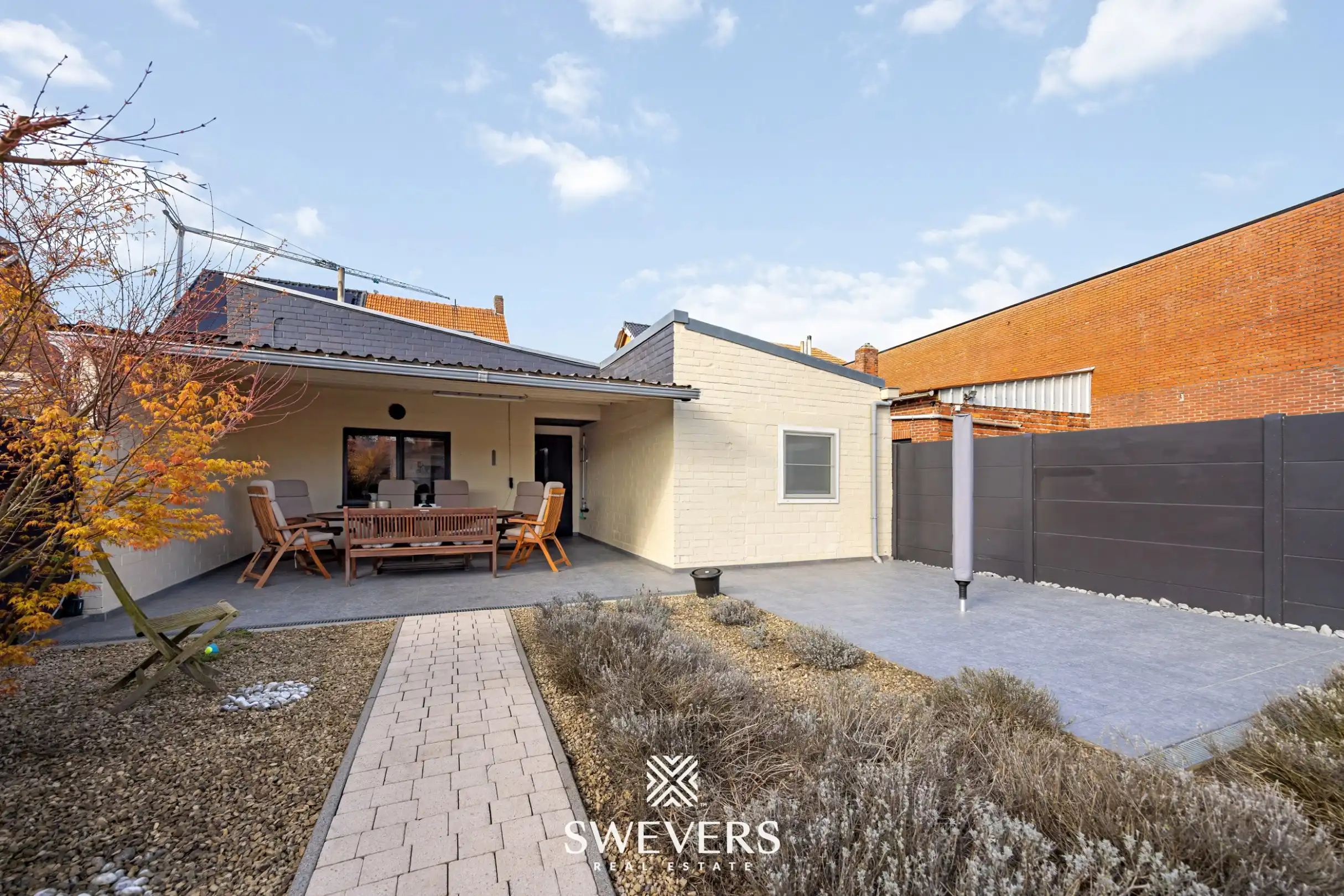 Gezinswoning met bureau, vier slaapkamers en zonnige tuin foto 26