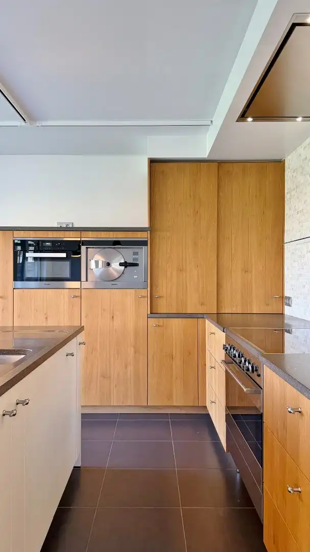 Ruime, zeer goed onderhouden villa met prachtige tuin in rustige doodlopende straat. foto 10