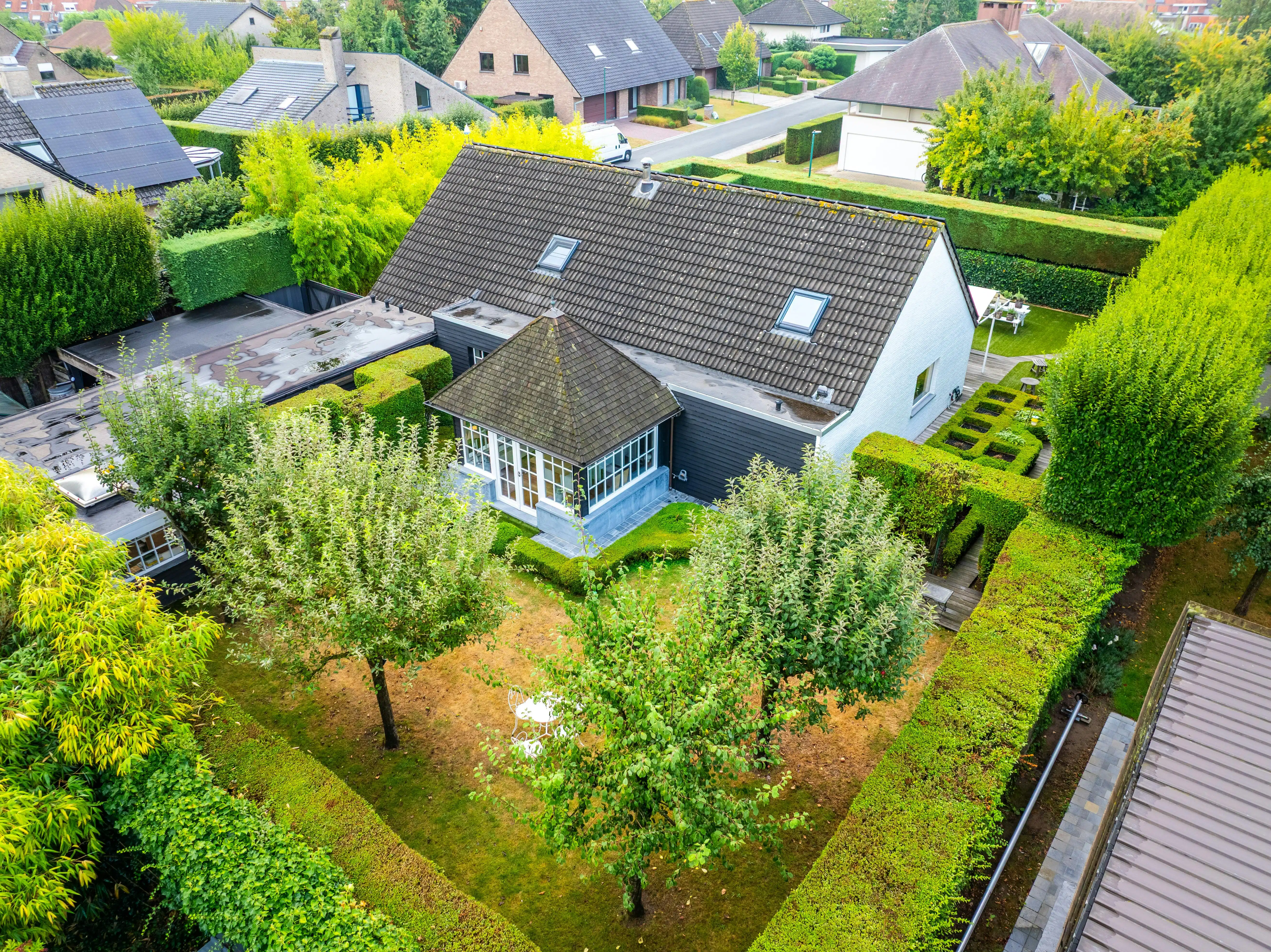 Villa met zwembad te koop in villawijk 't Motje in Roeselare foto 26