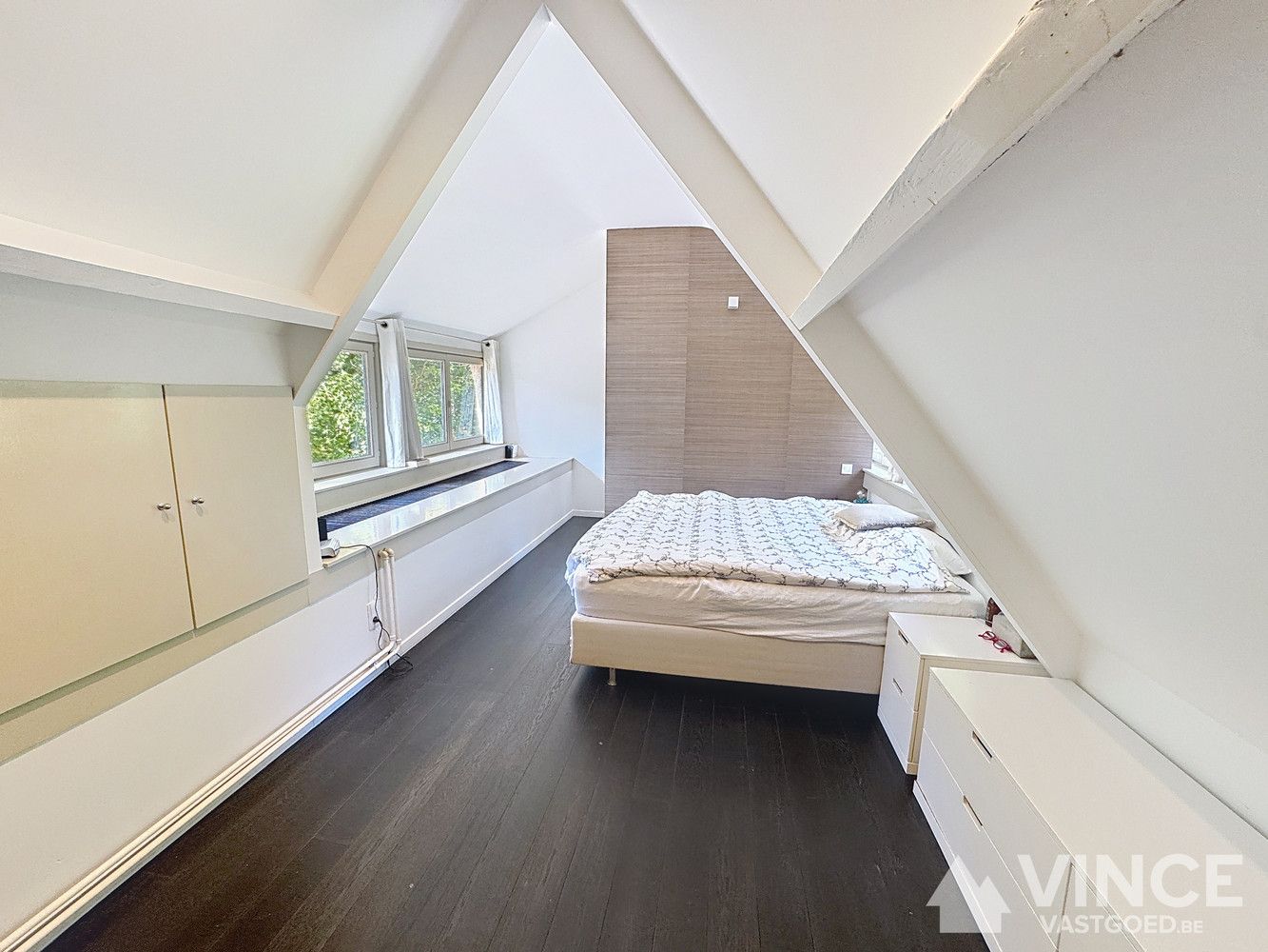 Prachtige villa met grote tuin foto 19
