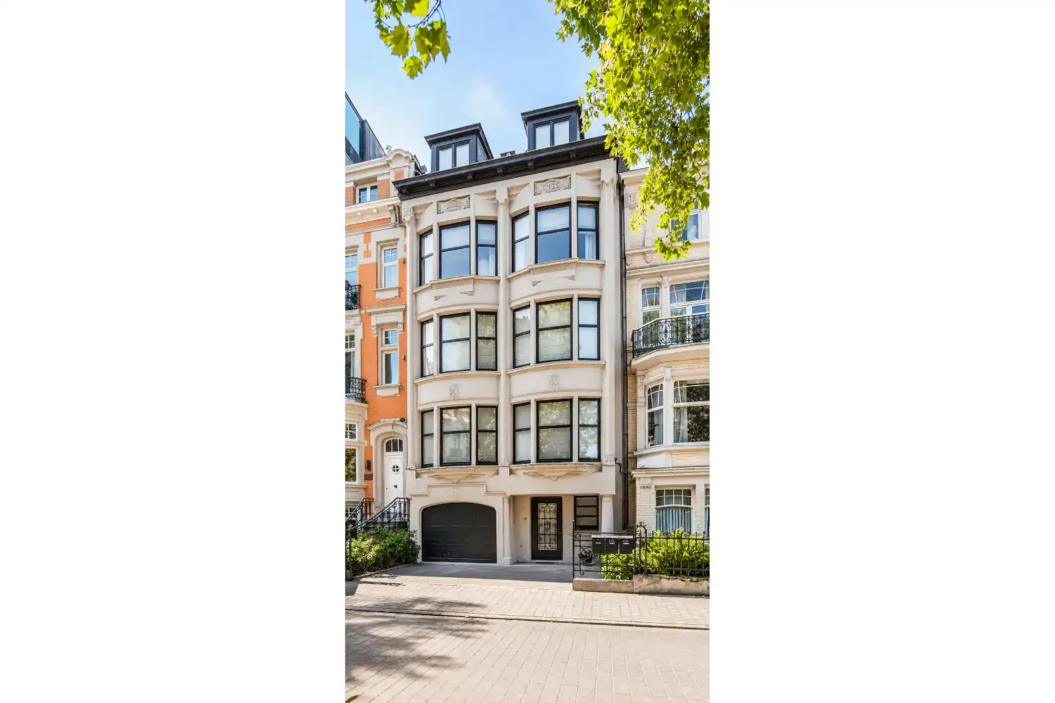 Gerenoveerd appartement op toplocatie aan het Prinses Clémentinaplein in Oostende foto {{pictureIndex}}