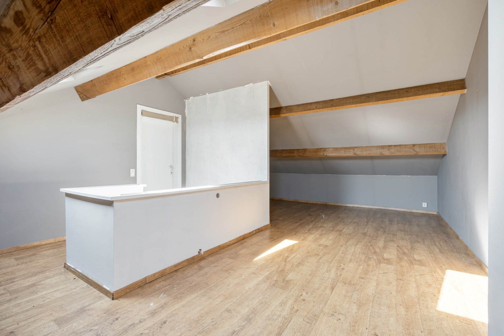 Multifunctioneel gebouw bestaande uit een woning, een winkel en een magazijn/werkplaats gelegen op een rustige locatie te Voorshoven! foto 26
