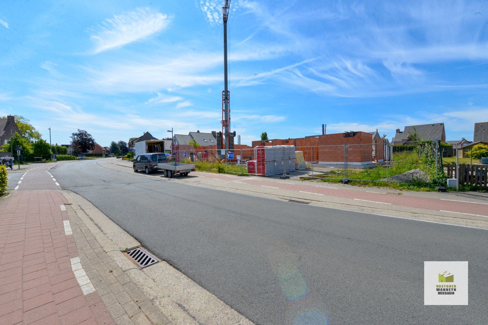 Tijdloze halfopen nieuwbouwwoning met 3 slaapkamers + gelijkvloerse slaapkamer op 428 m2 foto 4