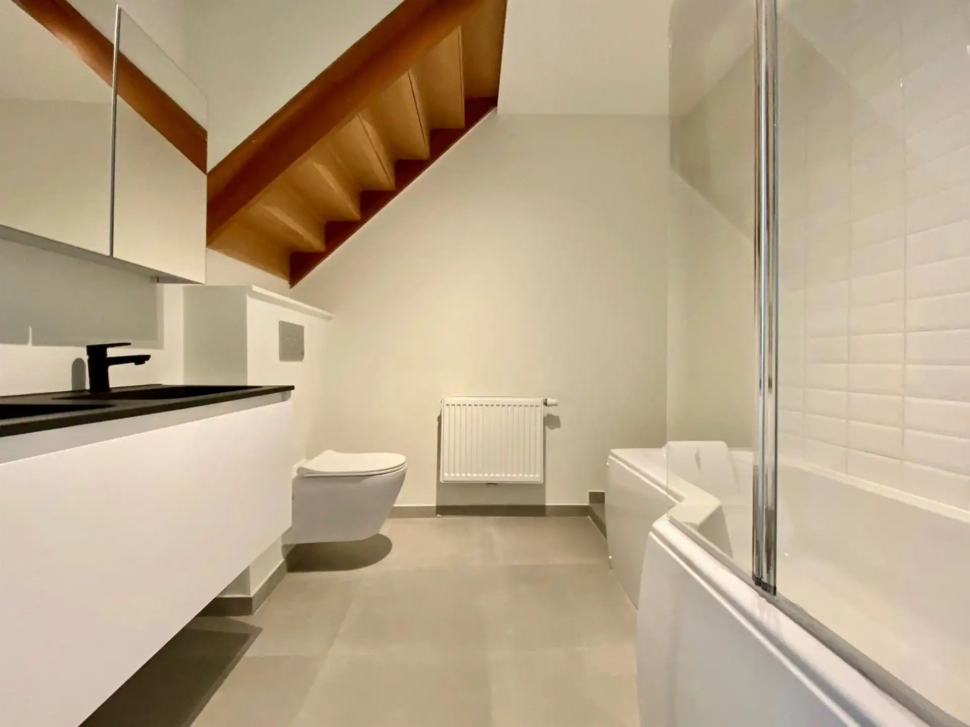 Ruime pal in het centrum gelegen woning met 4 slk, tuin en zonnepanelen! foto 10