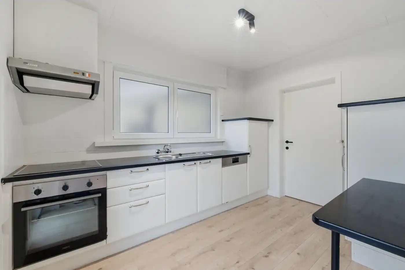 Instapklaar 2-slaapkamerappartement nabij het centrum van Kortrijk foto 8