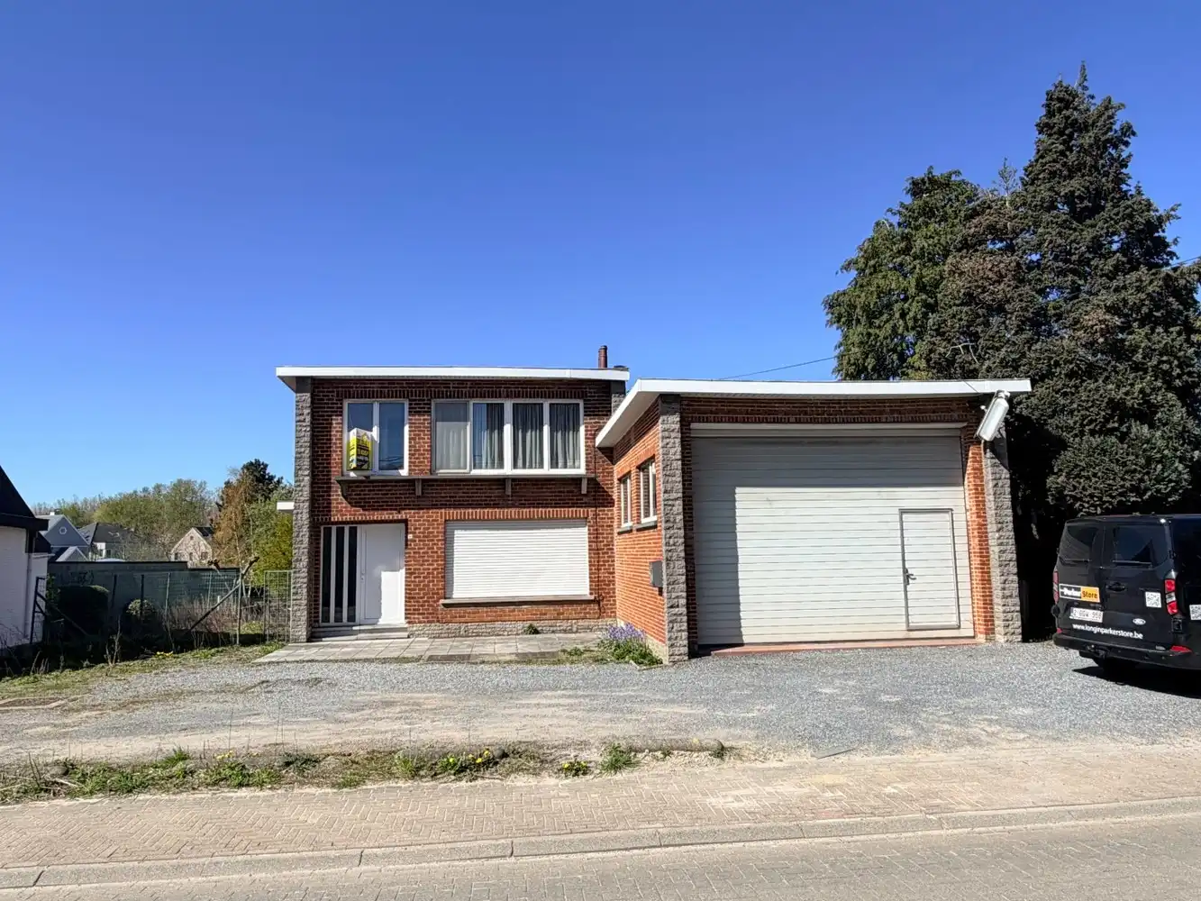 Hoofdfoto van de publicatie: Te renoveren woning met grote werkplaats