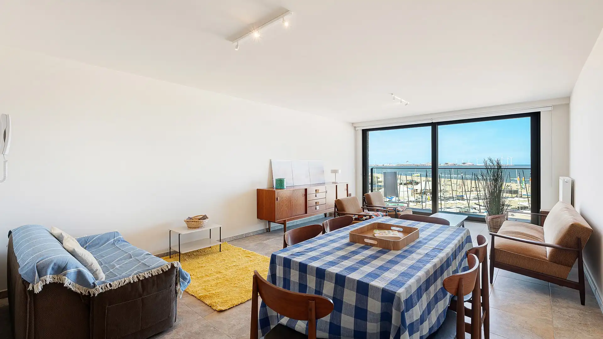 Instapklaar 2 slaapkamerappartement met frontaal zeezicht. foto 2