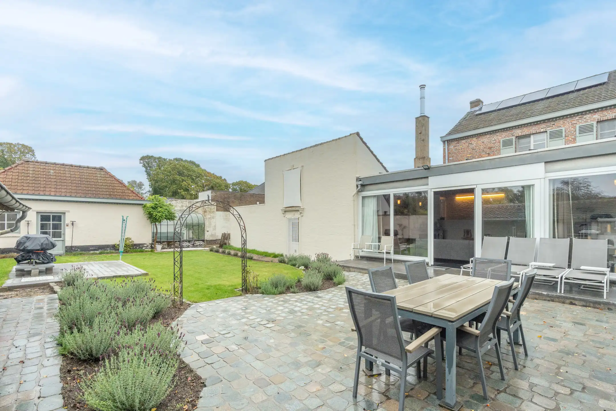 Instapklare woning op rustige locatie met vele mogelijkheden foto 2