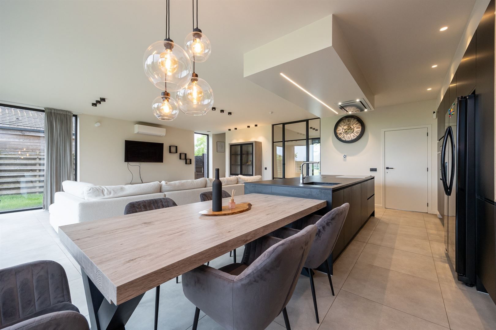Moderne gezinswoning met open zicht foto 6