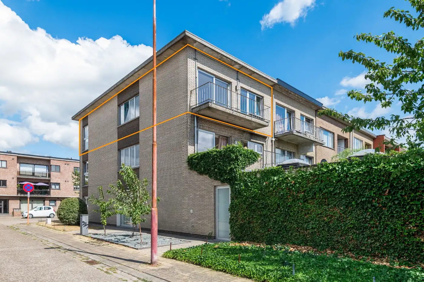 Tof, ruim app. op 2e verd. met 3 slpk. en mog. garage foto 19