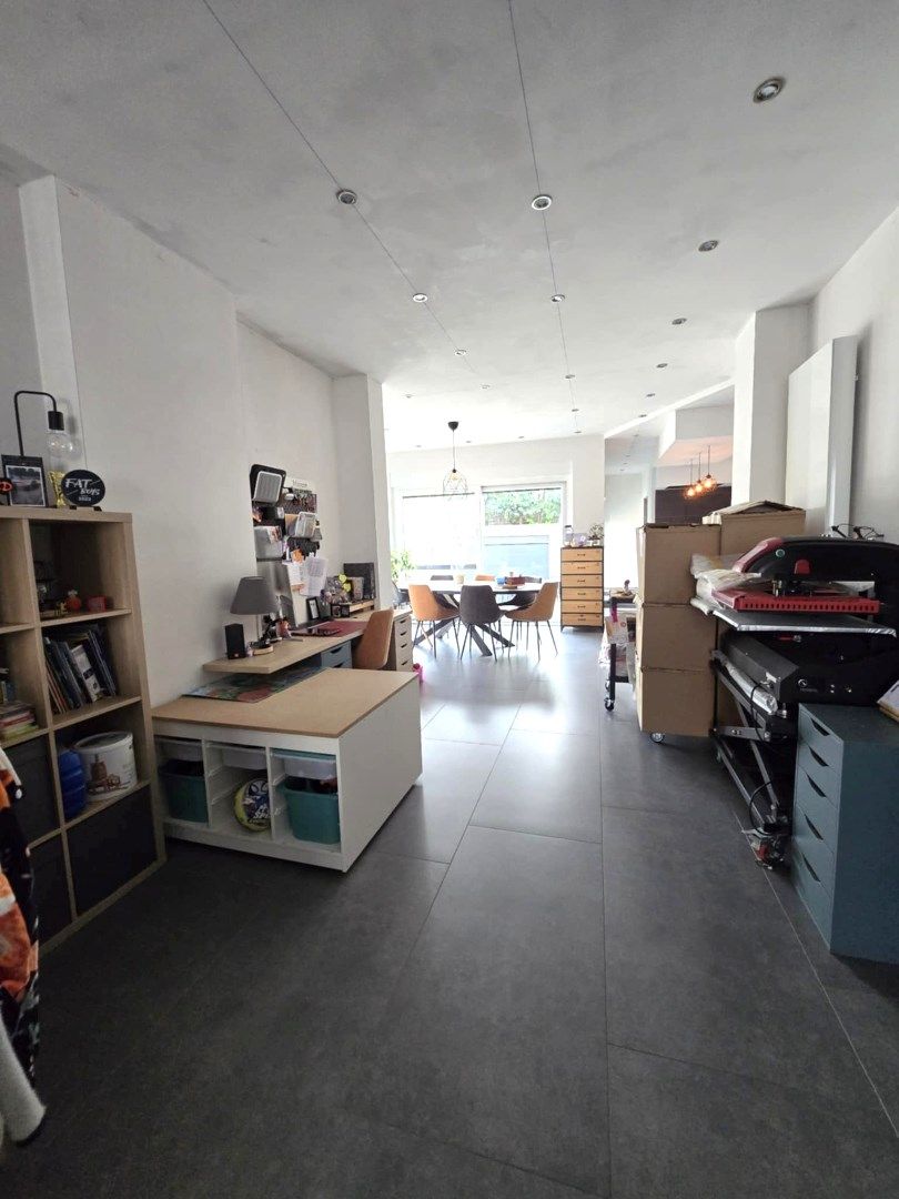 Ruime, nog licht af te werken woning gelegen te Eppegem. foto 4
